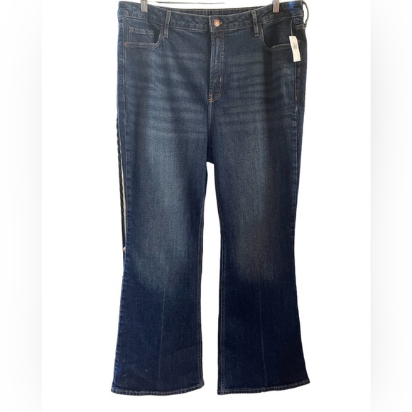 NWT Old Navy Extra High-Waisted Flare Leg Jeans. Color is called Anza. Size 20 - Picture 2 of 13